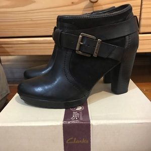 NIB Clarks Lida Dallas high heel booties